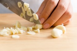 Choosing Between Ceramic and Steel Knives: Factors to Consider for Everyday Use