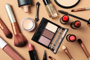 The Ultimate Beginner’s Guide: How to Select Eyeshadow Colors